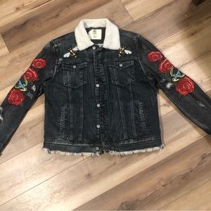 DENIM HOUSE EMBROIDED LEGEND BLACK DISTRESSED INSULATED DENIM JACKET SIZE XL